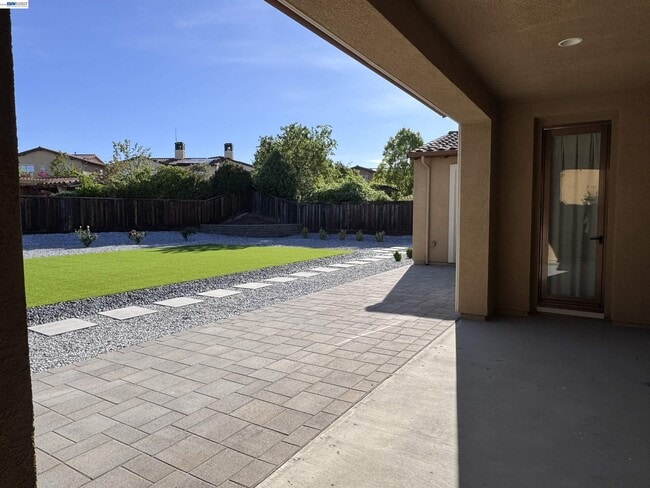 Building Photo - 7875 Kennard Ln