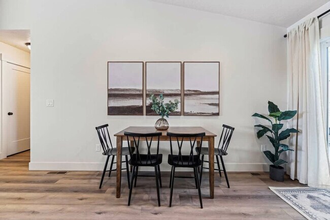 Building Photo - 44 S Sugar Ave