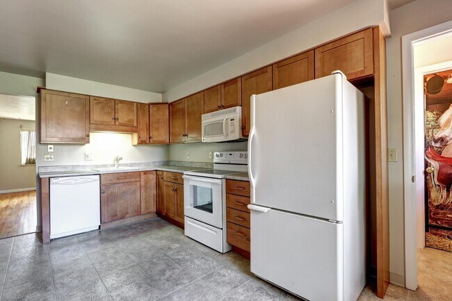Building Photo - Lakewood! Walk to Belmar Town Center 3 bed...