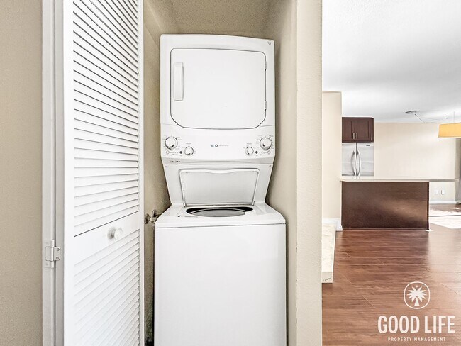 Building Photo - Beautiful 3B/2BA condo with Washer/Dryer & Large Backyard in Midway District!