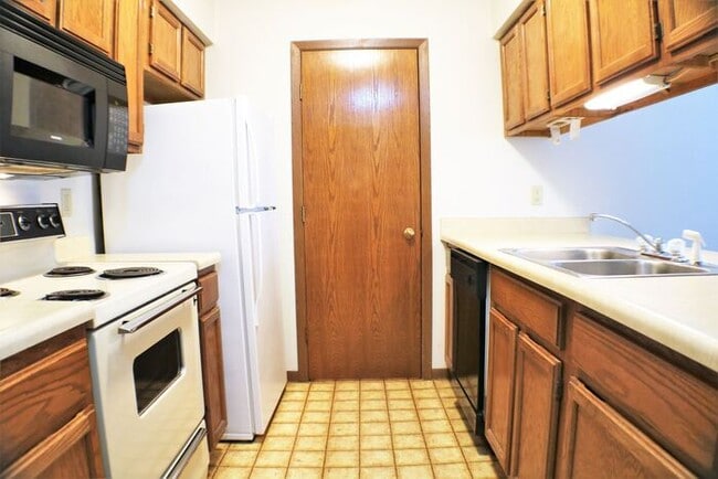 Building Photo - $1,195 | 2 Bedroom, 2 Bathroom Apartment |...