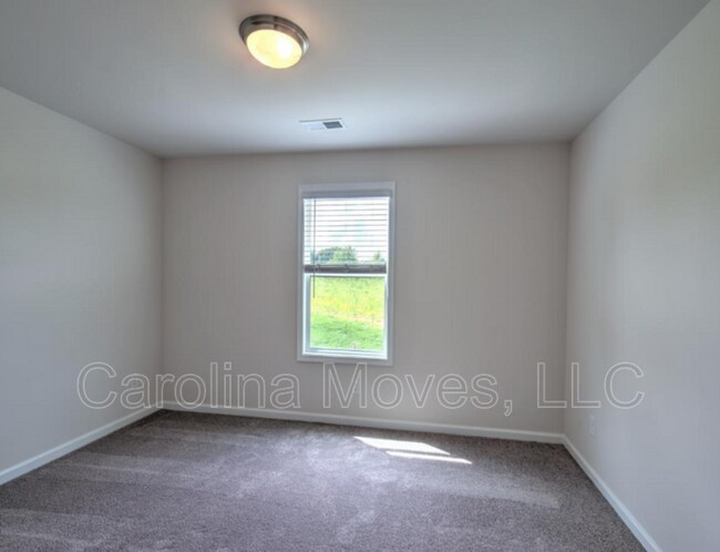 Building Photo - 904 Bryden Ln