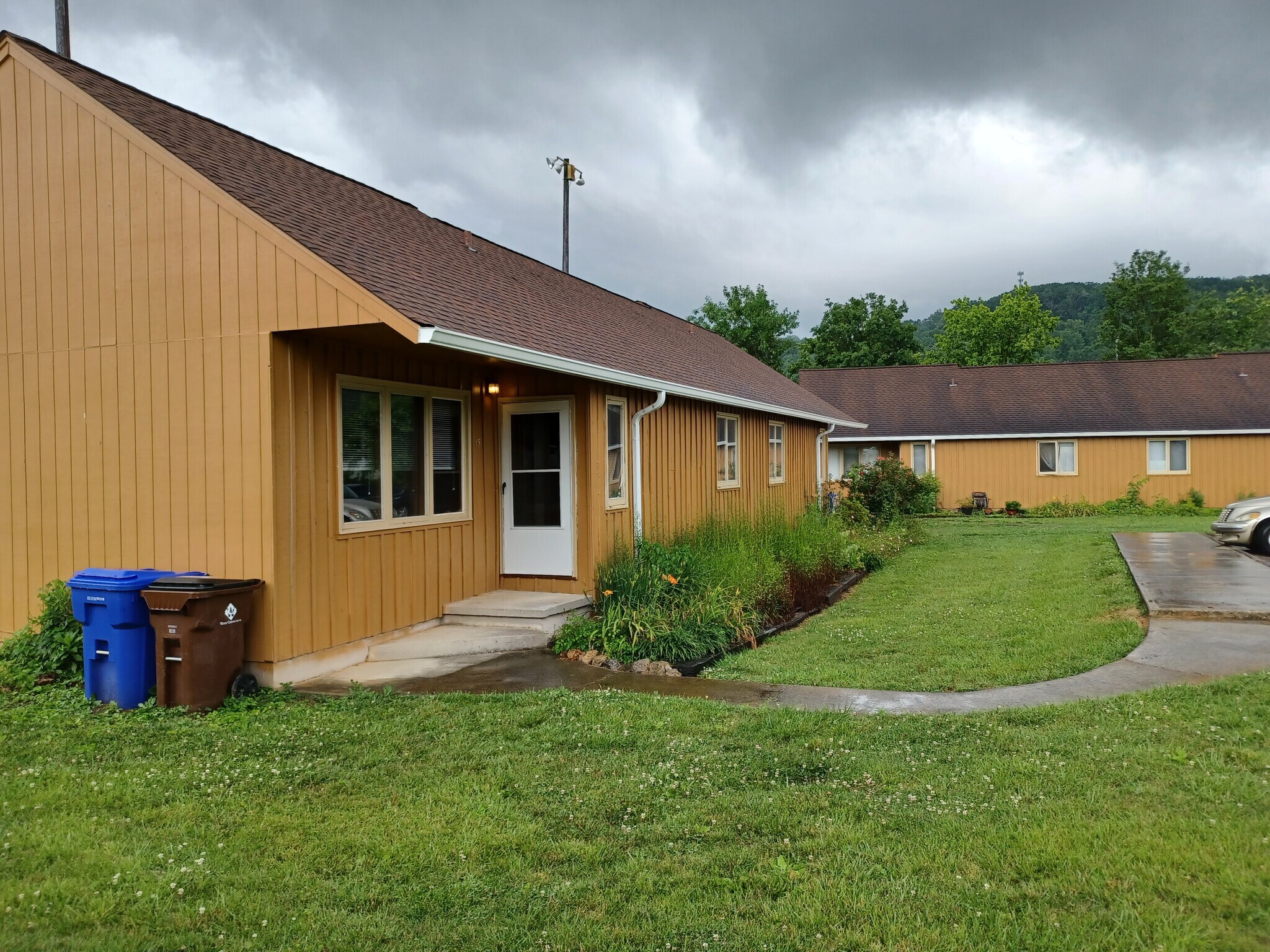 Building Photo - 21 Jade Ln