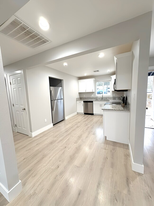 Building Photo - 863 De Bernardi Ct