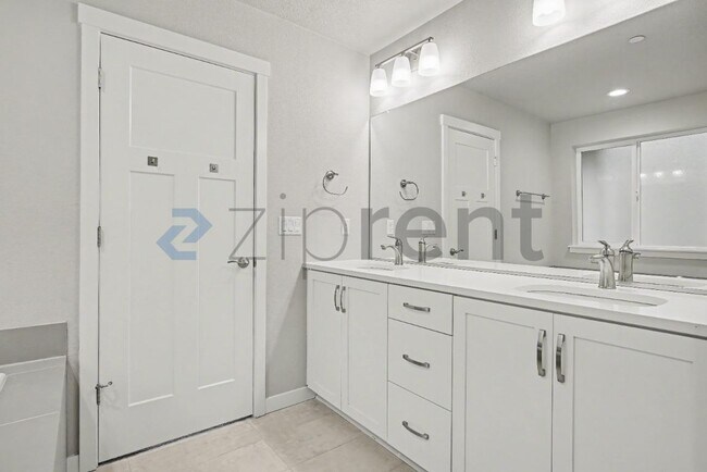 Building Photo - 8565 SW 176th Ave