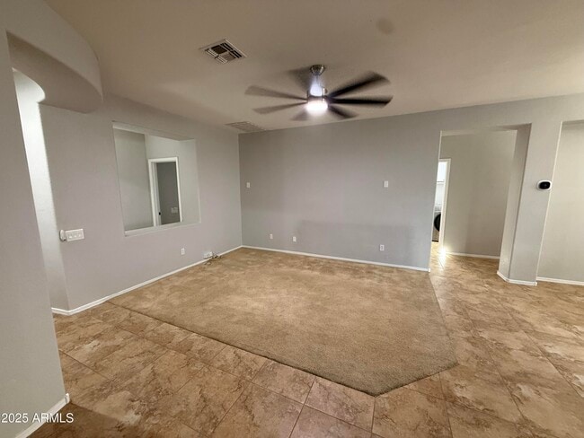 Building Photo - 885 E Cherry Hills Dr