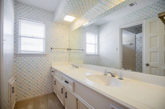 Building Photo - 3903 Kiamesha Dr