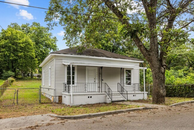 Building Photo - Charming 2 Bedroom, 2 Bathroom house