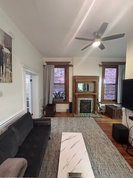 Building Photo - 2329 W Grace St