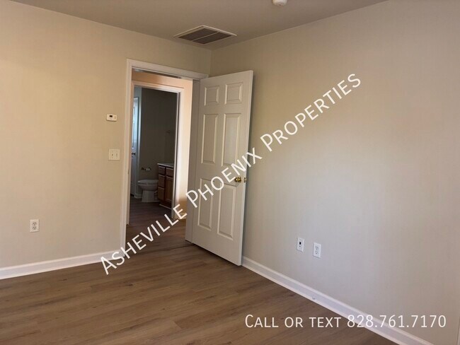 Building Photo - 18 Ican Dr