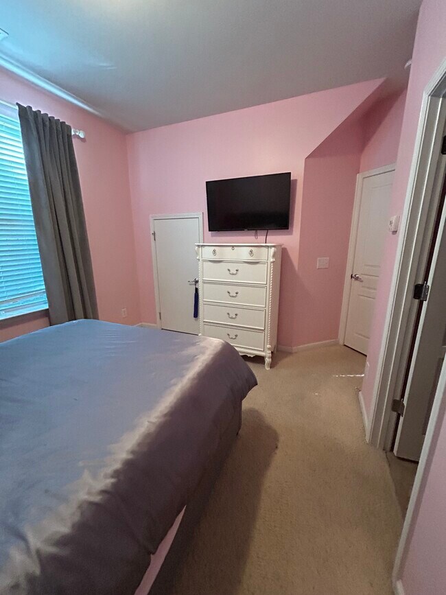 Building Photo - 1070 Drayton Ct