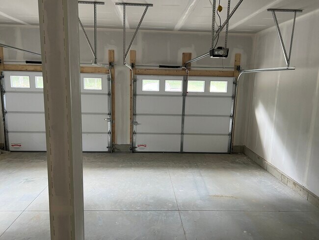 Building Photo - 5 Red Maple Ln