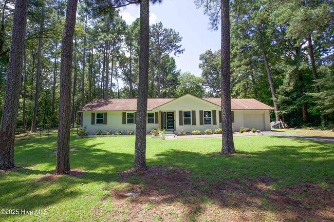 Building Photo - 906 N Glenwood Trail