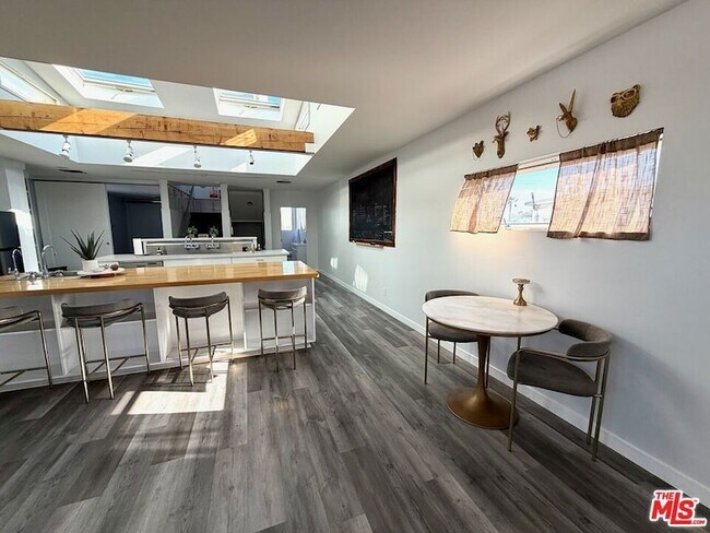 Building Photo - 46 Rose Ave