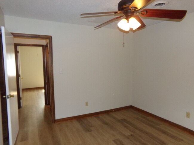 Building Photo - Charming Duplex in Havelock