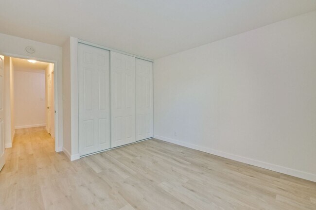 Building Photo - Beautiful 2BR 2BA downstairs condo in Moun...