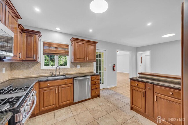 Building Photo - 1430 Kearney Dr