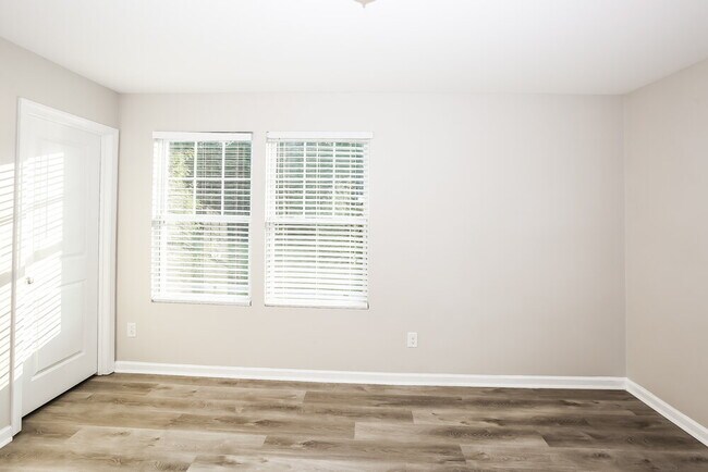 Building Photo - 10012 Portaferry Dr