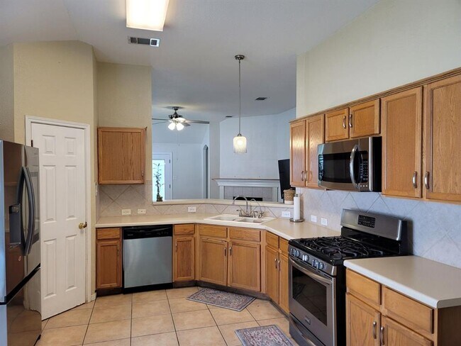 Building Photo - 108 Warner Bend