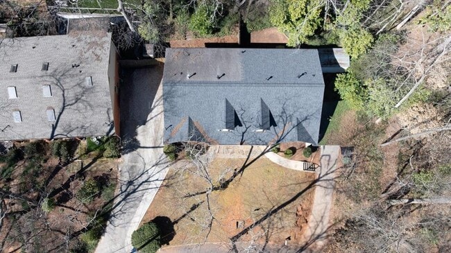 Building Photo - 342 Mathews Ave NE