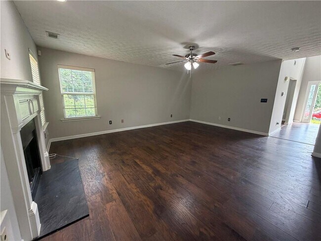 Building Photo - 3865 Crescent Walk Ln NE