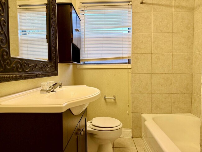 Building Photo - For Rent