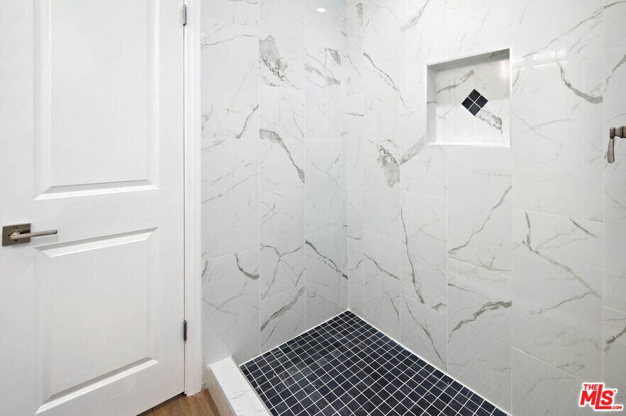 Building Photo - 1436 W 152nd St