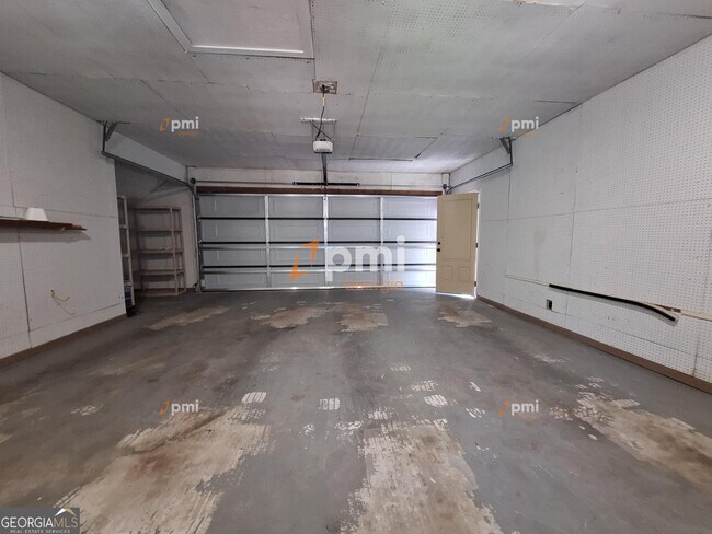 Building Photo - 9995 Rivertown Rd