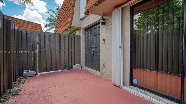 Building Photo - 11101 SW 15th Manor