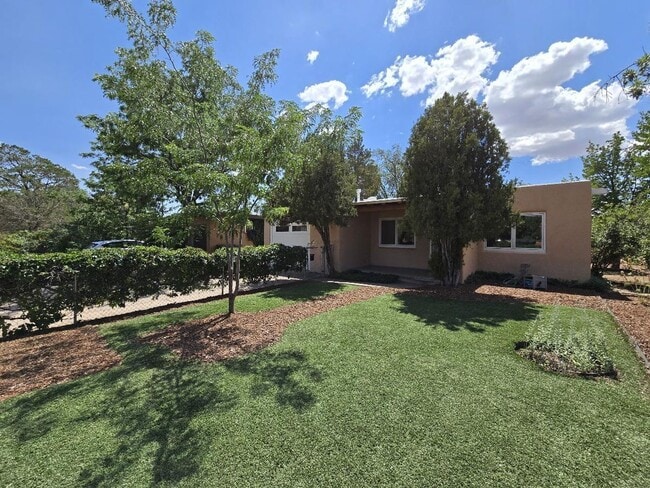 Building Photo - 130 Solana Dr