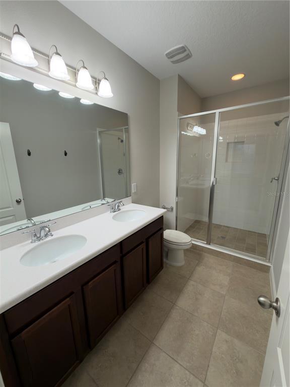 Building Photo - 15537 Honeybell Dr