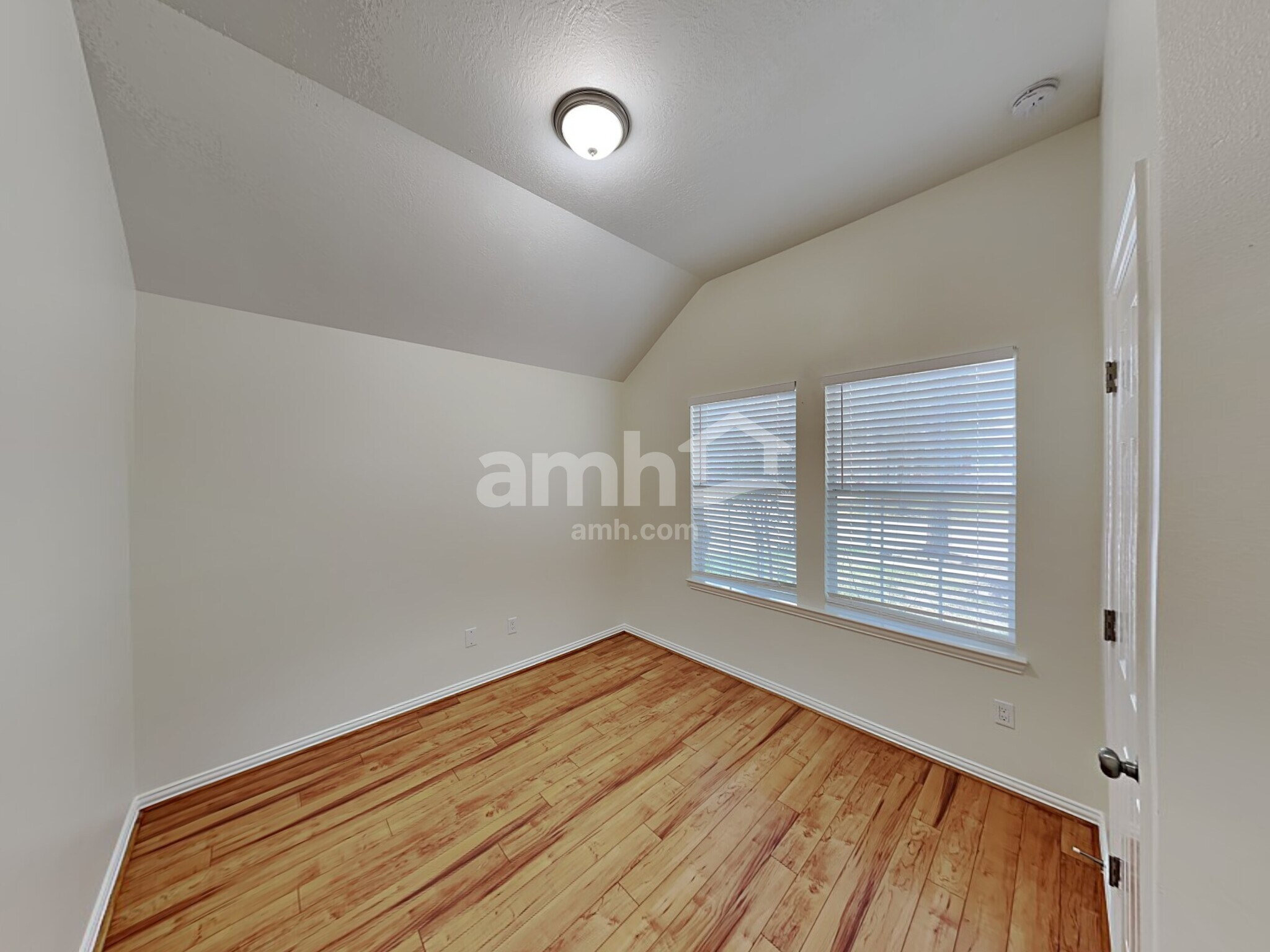 Building Photo - 30919 Blue Ridge Park Ln
