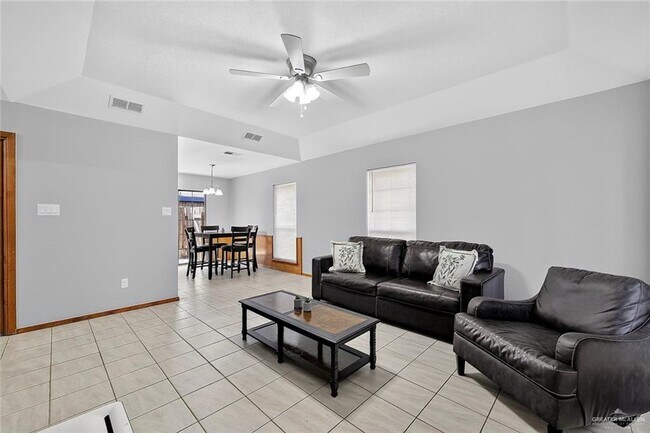 Building Photo - 1604 Avocet Ave W