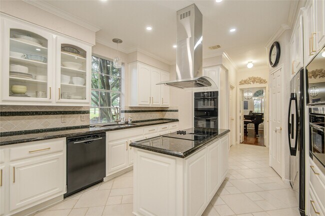 Building Photo - 3902 Lyndhurst Pl