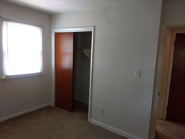 Building Photo - TRI-LEVEL HOME WITH GARAGE AND LARGE FENCE...