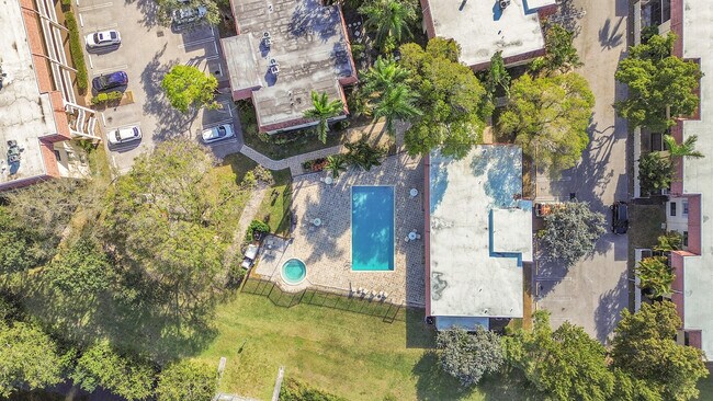 Building Photo - 138 S Cypress Rd