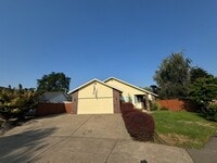 Building Photo - Beautiful 3 Bedroom In Eugene MOVE IN SPECIAL $300 off 1st month rent