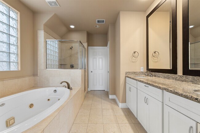 Building Photo - 9125 Harbor Hills Dr