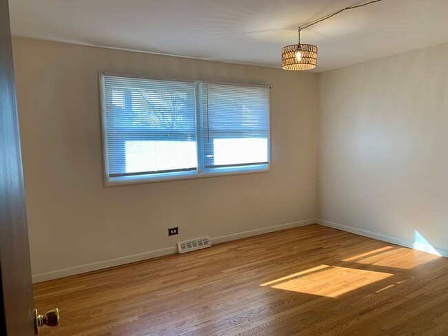 Building Photo - 9S174 Nantucket Dr