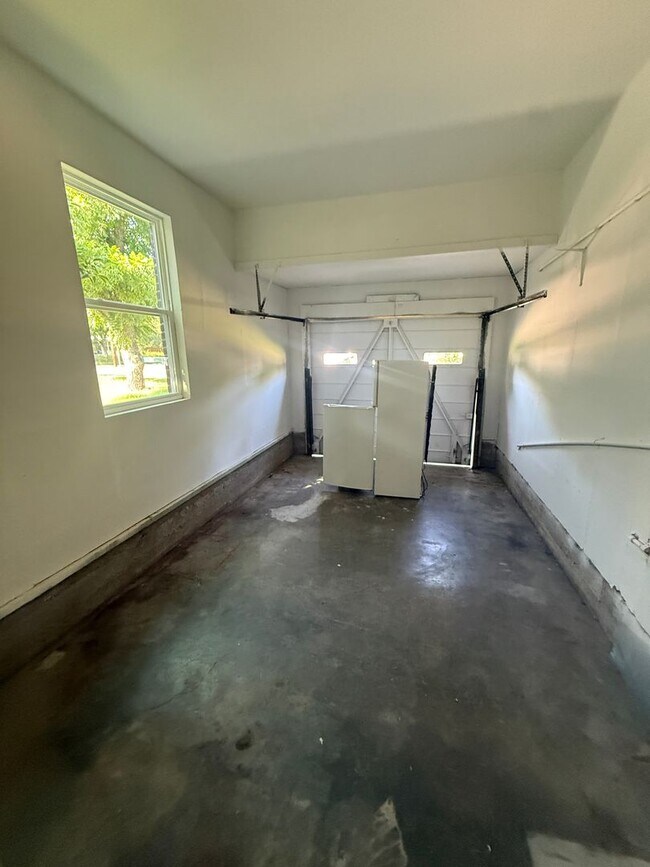 Building Photo - Beautiful 2/1 House for Rent in Lampasas, TX