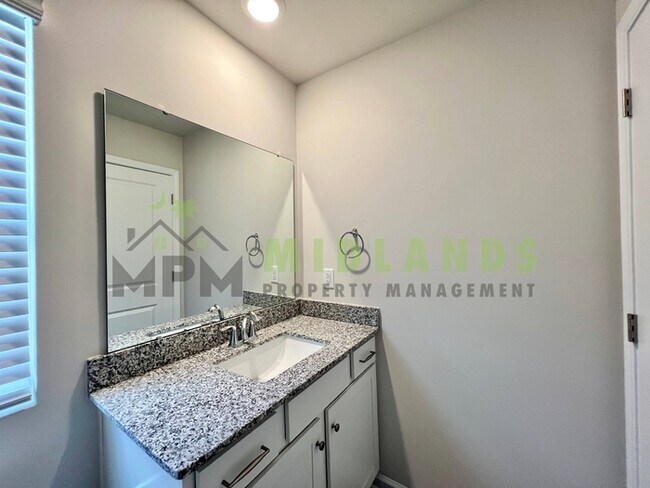 Building Photo - 1221C Champions Rest