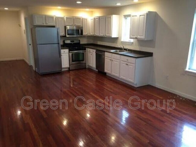 Building Photo - 323-325 College Street, Unit 6