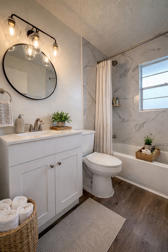 Building Photo - 905 E Thomas St