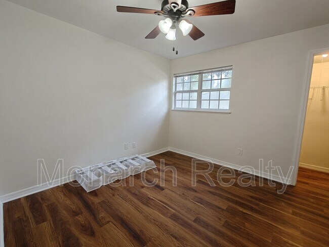 Building Photo - 620 SW 10th Ln