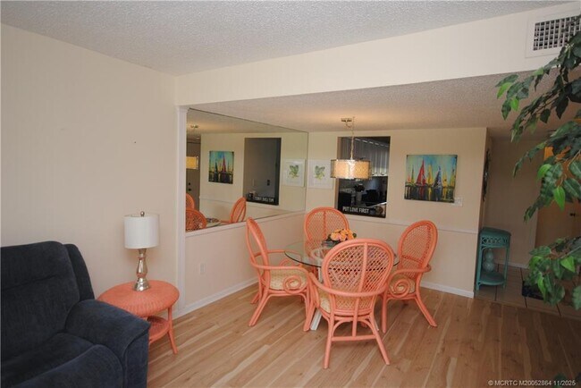 Building Photo - 5333 SE Miles Grant Rd