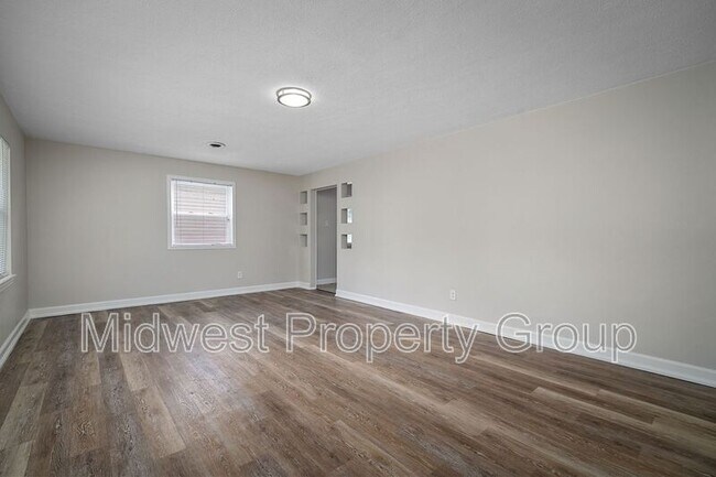 Building Photo - 7 St George Ct