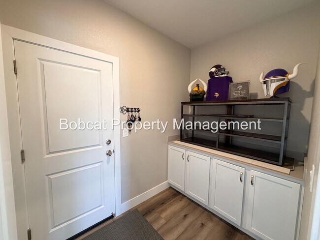 Building Photo - Stylish Corner Lot Townhome with No Rear Neighbors