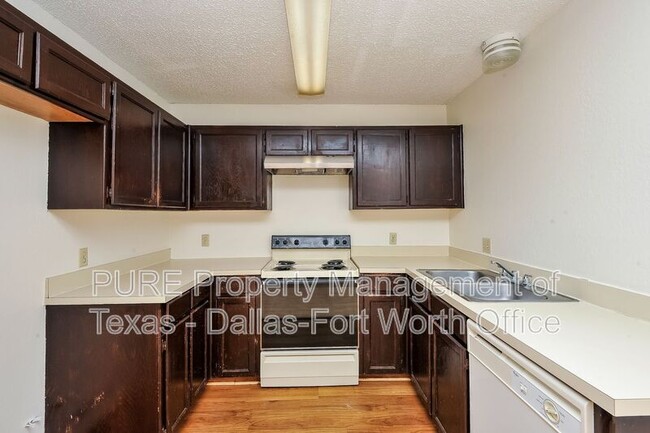 Building Photo - 7525 Windhaven Rd