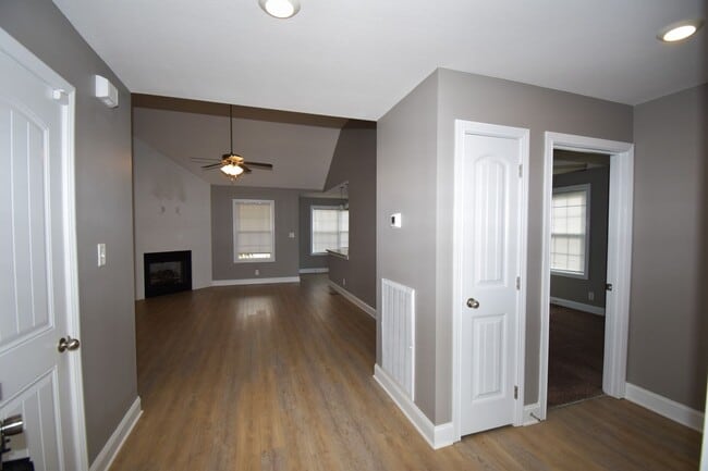 Building Photo - 3 Bedroom Pet Friendly Home For Rent in Chalet Hills!