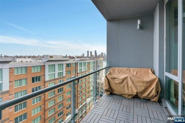 Building Photo - 9 Ave at Port Imperial